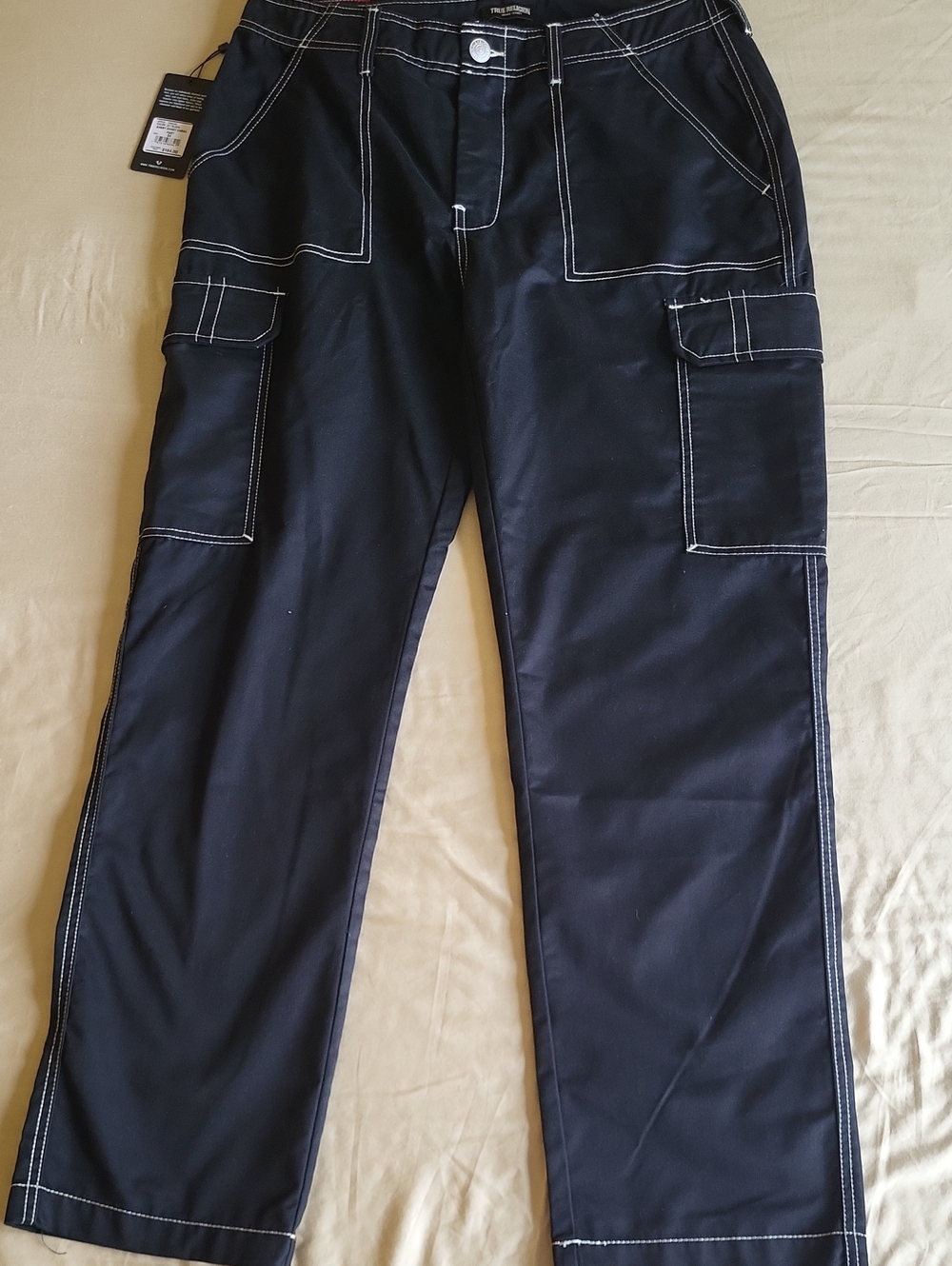 True Religion Bobby Baggy Cargo Pant Mens 34 Jet Black White Stitch NWT - Picture 2 of 10